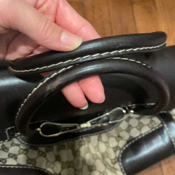 Authentic Gucci Monogram Queen Gold Bow Handbag - Picture 12 of 17